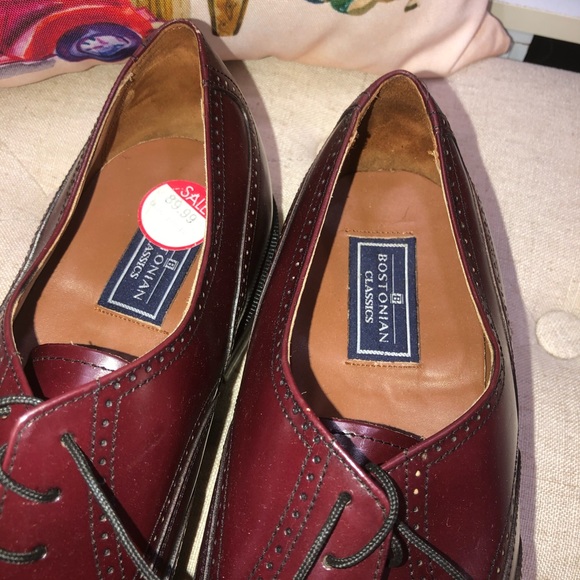 Bostonian Classics GenuineLeather Wingtip Oxfords main image 9